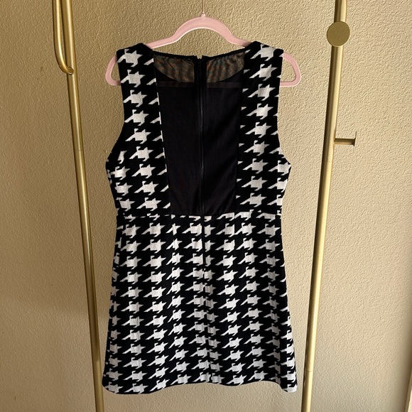 Alice + Olivia Black and White Houndstooth Mini Dress - Picture 3 of 8